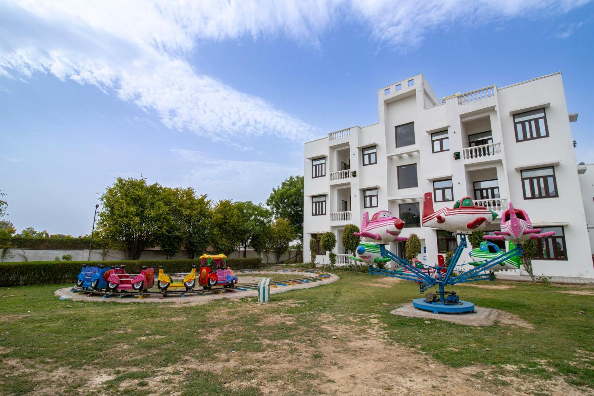 Elegance Resort Vrindávan Kültér fotó