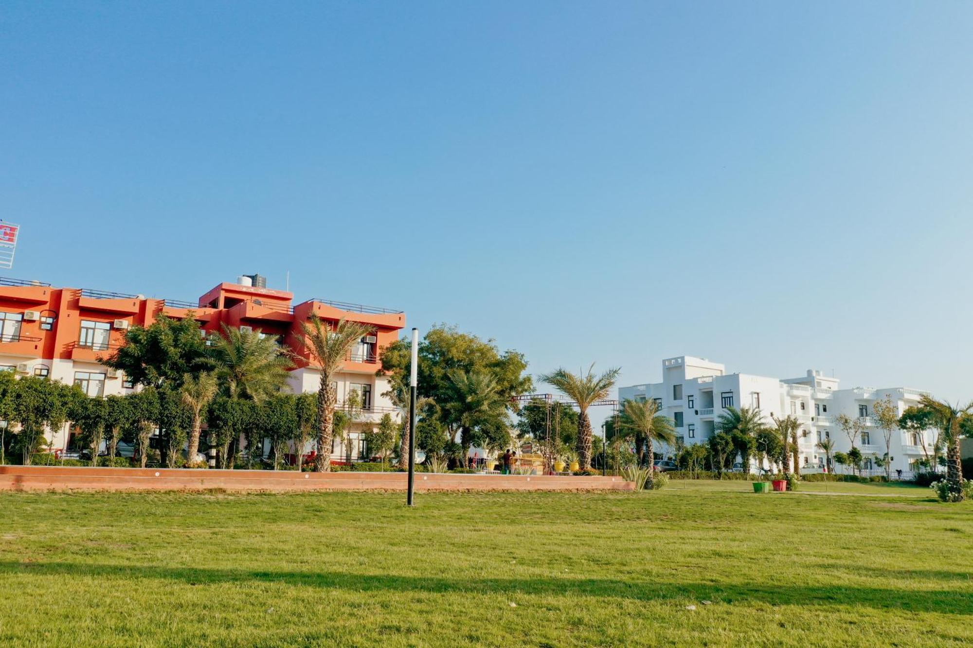 Elegance Resort Vrindávan Kültér fotó