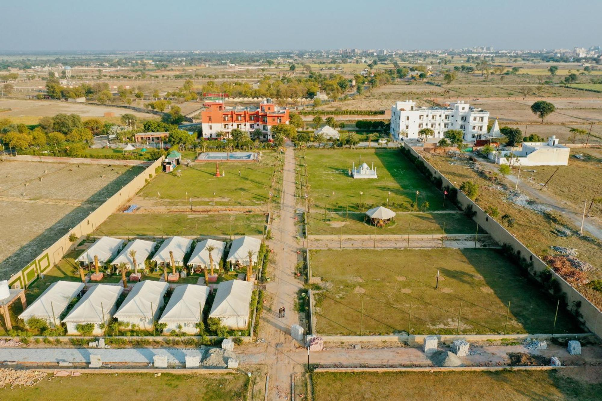 Elegance Resort Vrindávan Kültér fotó